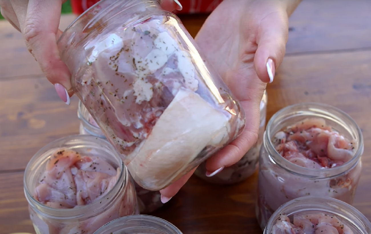 Домашня тушкованка з кролика і підчеревини: рецепт м'ясної консервації на зиму